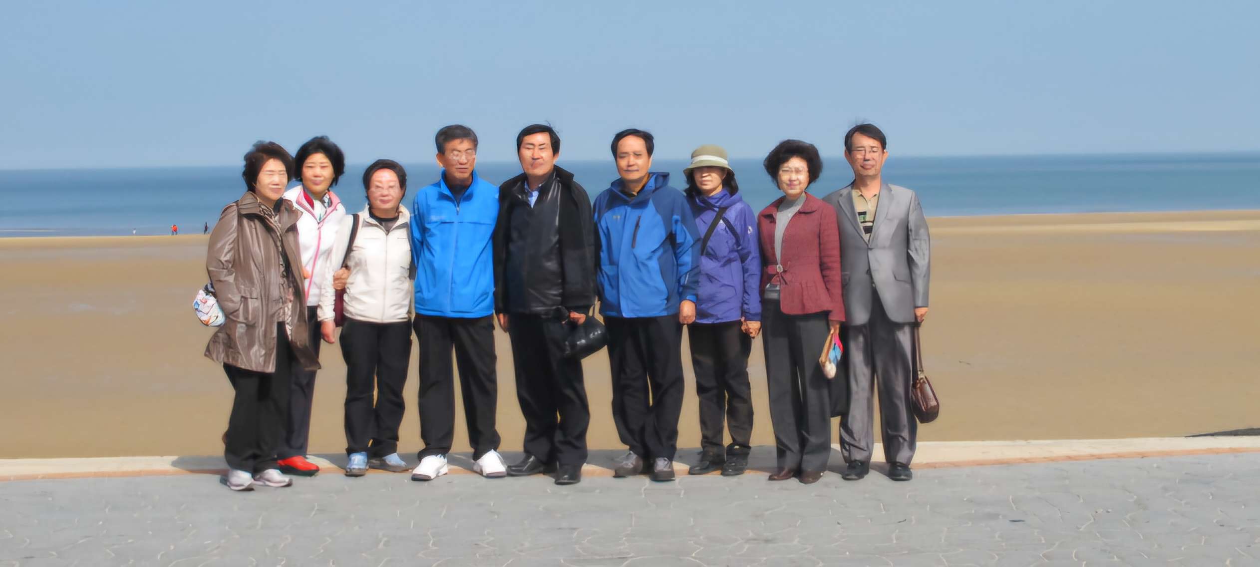 Read more about the article 옛친구들, 해변에 섰습니다.