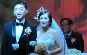 Read more about the article 신랑-신부 웃으니, 세상이 환합니다