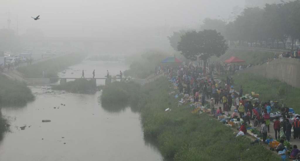 Read more about the article 전주천변 새벽시장의 모습을 담았습니다.