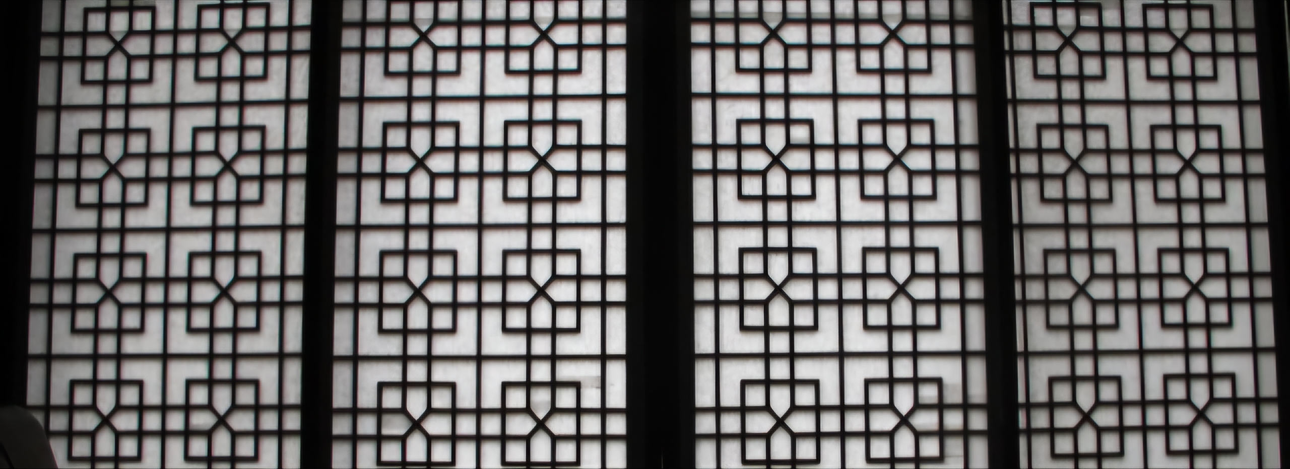 Read more about the article 세모의 햇살, 창호에 가득합니다