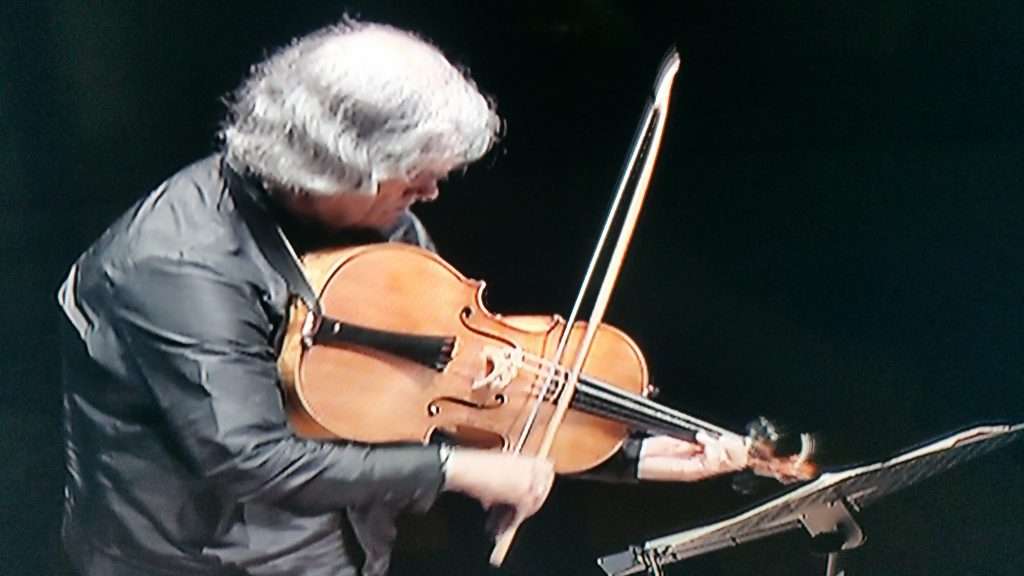 Read more about the article 쿠이켄이 ‘어깨첼로’를 연주했습니다.